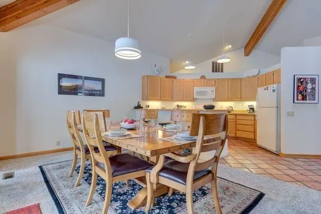 Awbrey Lane #7 by Village Properties at Sunriver - Mutfak