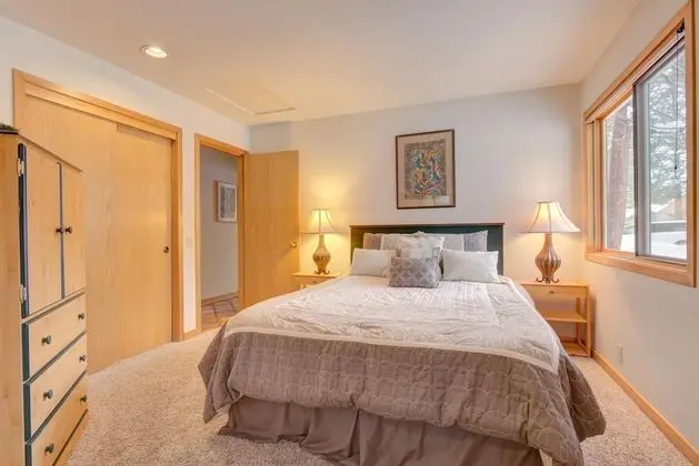 Awbrey Lane #7 by Village Properties at Sunriver - Oda