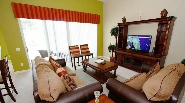 Awesome 5 Bedroom 5 Bath Pool Home in Windsor Hills