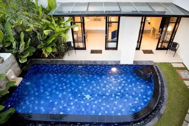 Awila Villa Kuta - Havuz