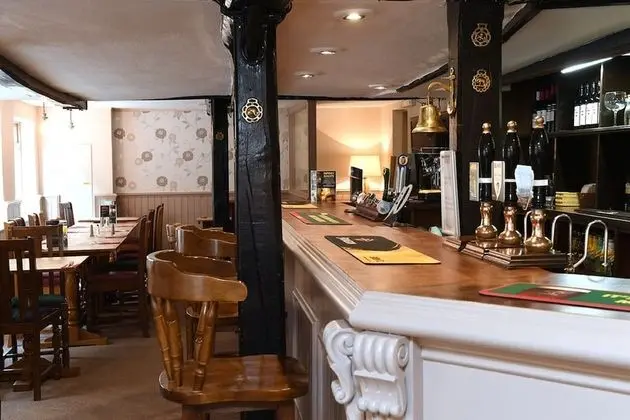 Axe & Compass Lodge - Lobi