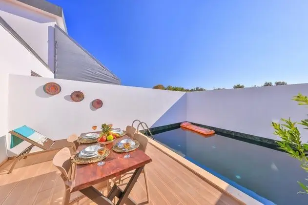 Villa Ay