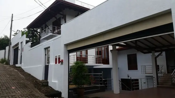 Ayansa Villa