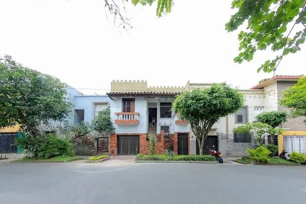 Ayenda Sarayu House