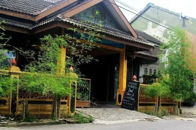Ayodhya Garden Hostel Yogyakarta by HOM - Dış Mekan