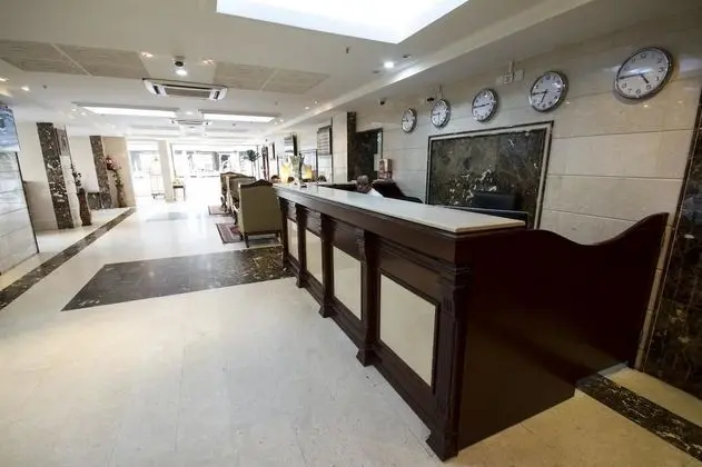 Ayoon Al-Mamlakah Hotel Suites - Lobi