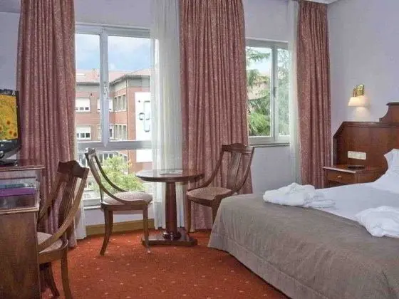 Ayre Hotel Ramiro I - Oda
