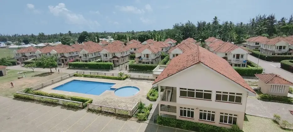 Azanza Mtwapa Holiday Home-B - Havuz
