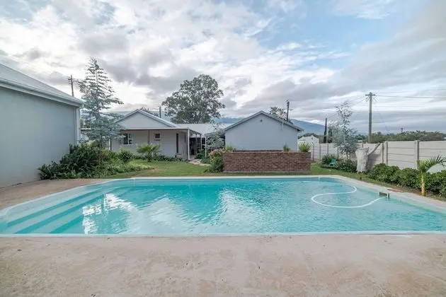 Azaria Guesthouse - Havuz