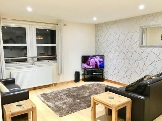 Azim and Suzis City Centre Apartment Inverness - Bar