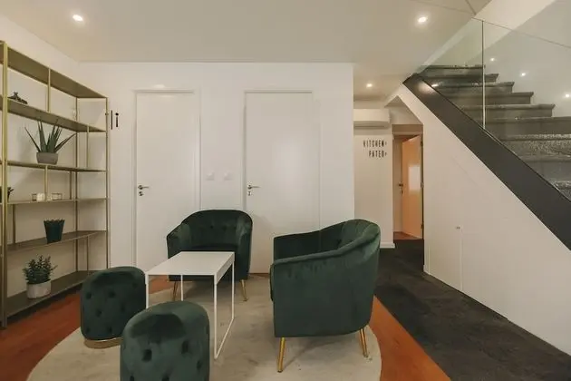 Azores Inn - Family Suites Hostel - Lobi