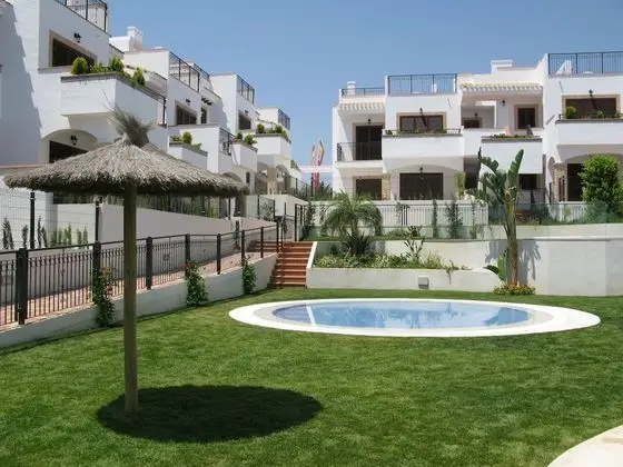 Azul Beach Apartments - Marholidays - Havuz