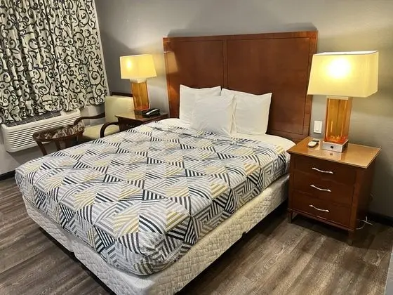 Azul Inn & Suites