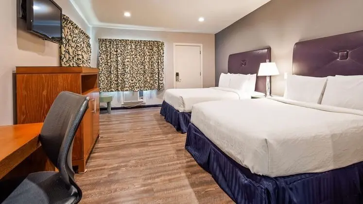Azul Inn & Suites