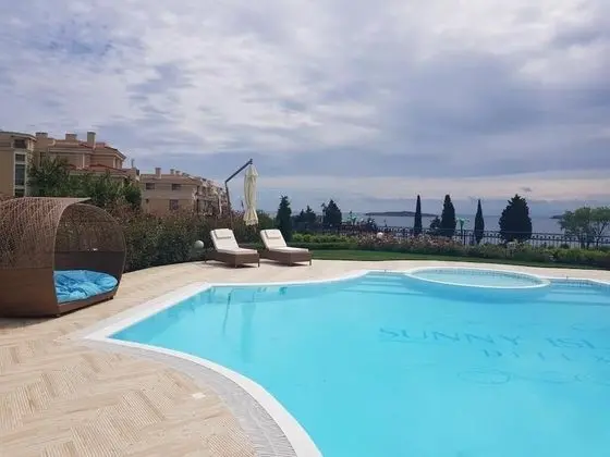 Azur Apartment Deluxe - Havuz