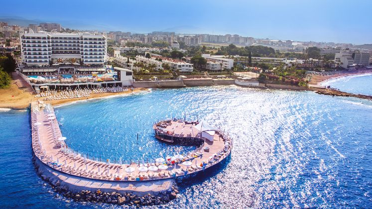 Azura Deluxe Resort & SpaFotoğrafı