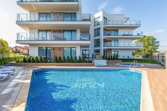 Azure Apartment Kołobrzeg by Renters