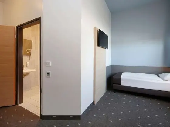 B&B Hotel Berlin-Airport - Oda