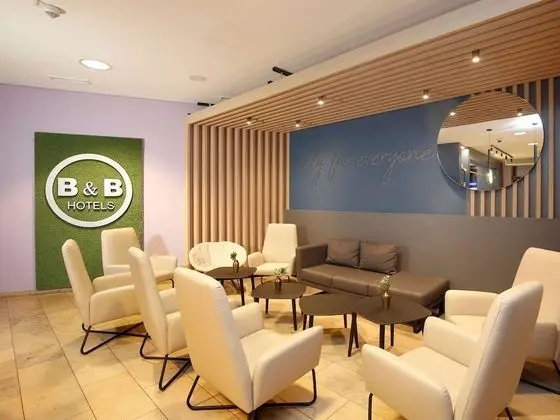 B&B Hotel Berlin City-Ost - Lobi