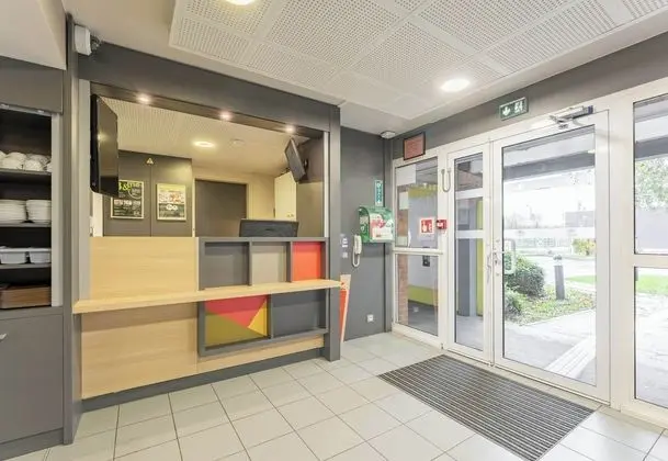 B&B Hotel Calais Coquelles Tunnel Sous La Manche - Lobi