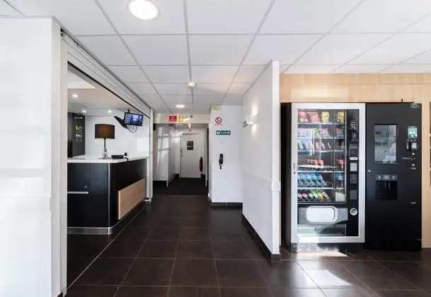 B&B Hotel Calais Terminal Cité de l'Europe 3 - Lobi