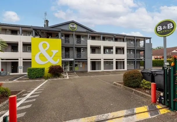 B&B Hotel Chartres Le Forum - Dış Mekan