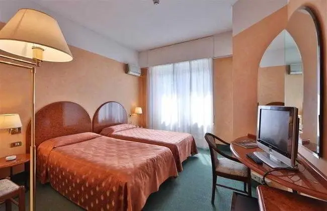 B&B Hotel COMO City Center