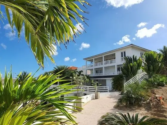 B&B Curacao nv