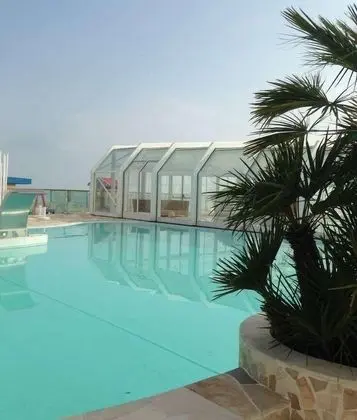 Hotel B&B Des Bains - Havuz