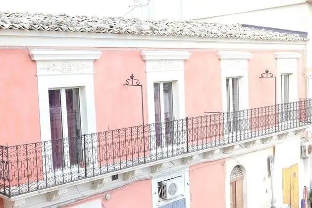 B&B Dinastia - 1