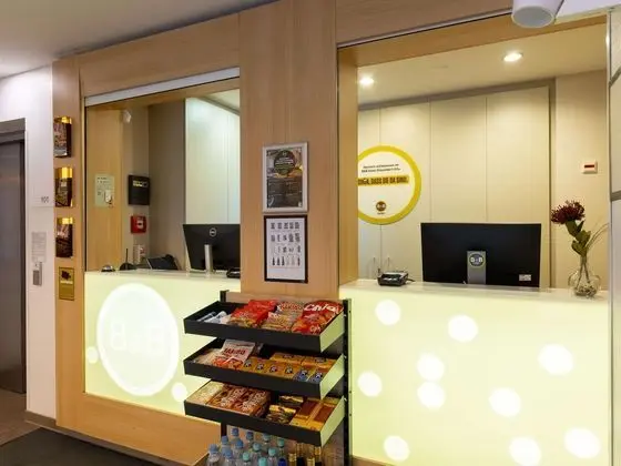 B&B Hotel Düsseldorf-City - Lobi