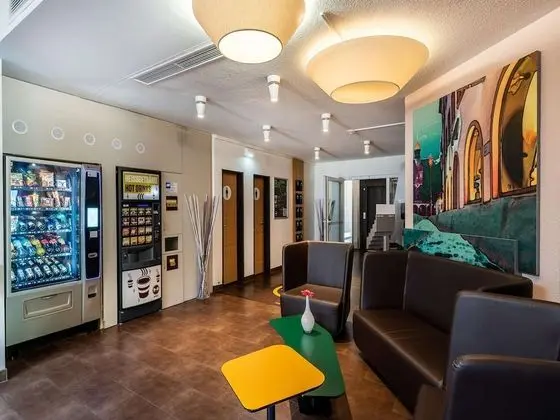B&B Hotel Freiburg-Nord - Lobi