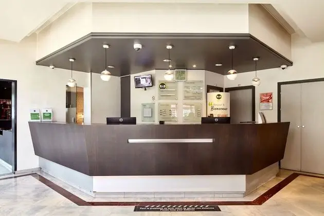 B&B Hôtel Saint-Quentin-en-Yvelines Centre Gare 4 étoiles - Lobi