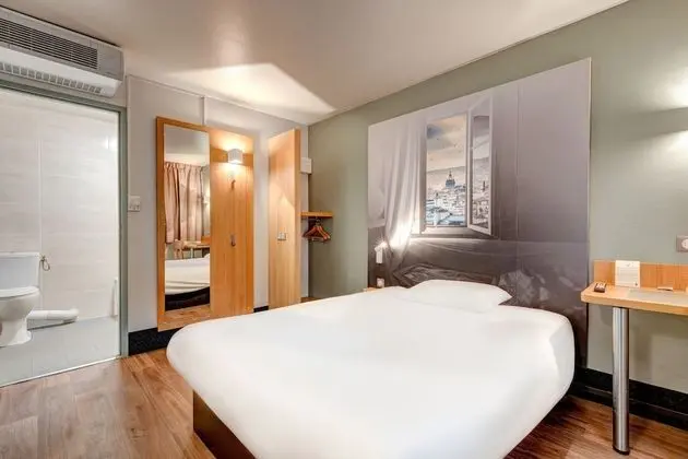 B&B HOTEL LOUVECIENNES