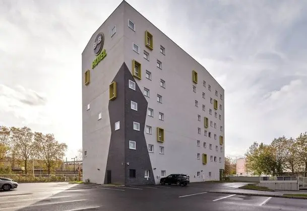 B&B Hotel Nanterre Rueil-Malmaison - Dış Mekan