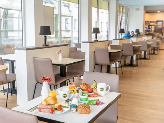 B&B Hotel Nürnberg-City - Kahvaltı