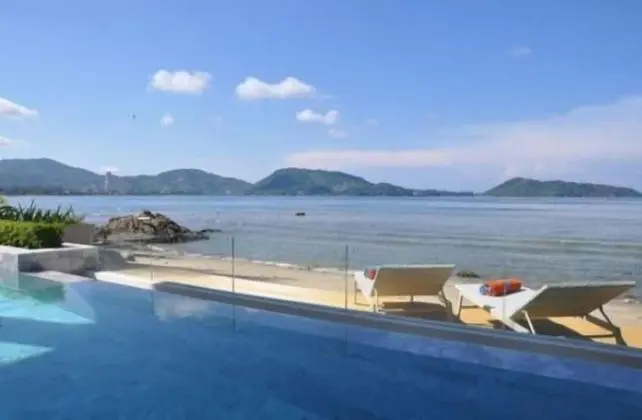 B & B Patong Beach House - Havuz