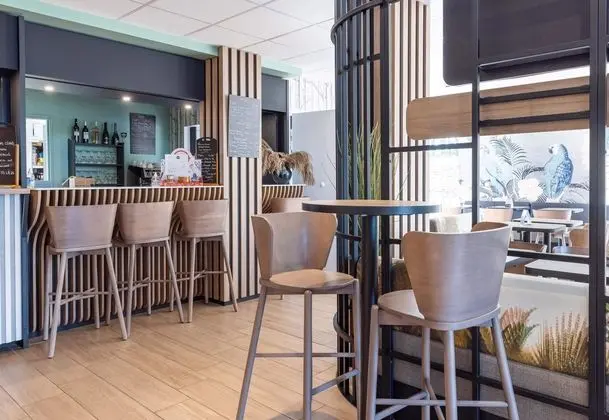 B&B Hotel Rennes Parc Expo Aéroport - Lobi