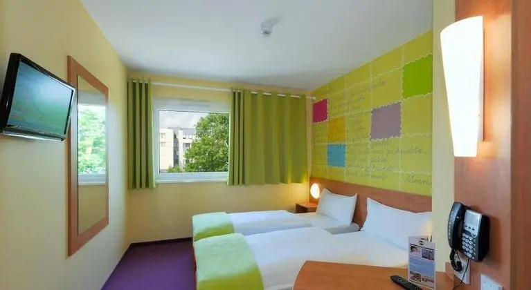 B&B Hotel Stuttgart-Vaihingen - Genel