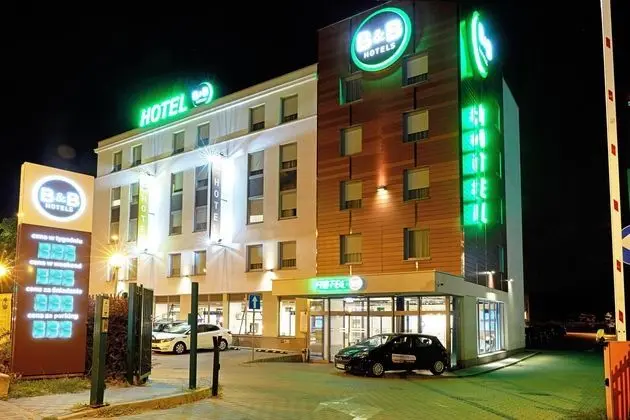 B&B Hotel Warszawa-Okecie - Dış Mekan