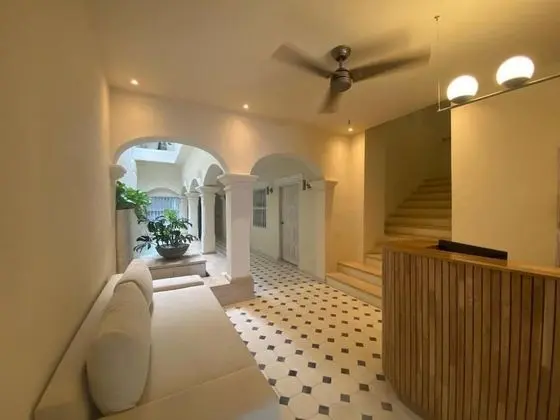 B HAUS HOTEL BOUTIQUE - Lobi