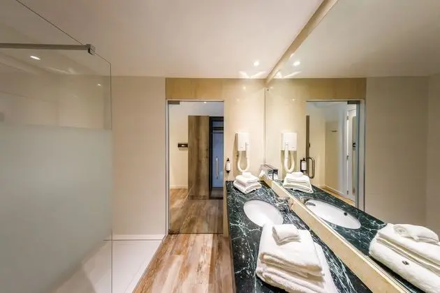 B-INN Lier BW Signature Collection