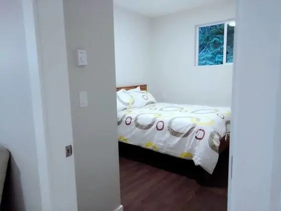 B - Sechelt Private Coastal Home