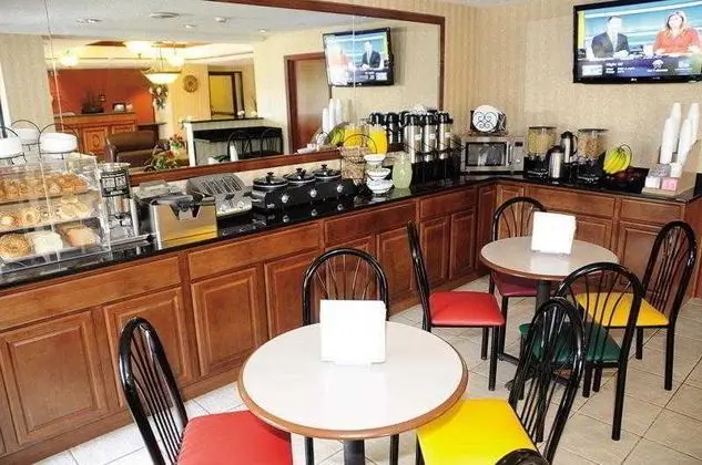 B/W Plus Huntersville Inn & Suites Near Lake Norma
