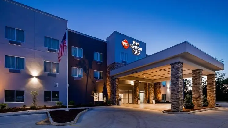 B/W Plus Parkside Inn & Suites