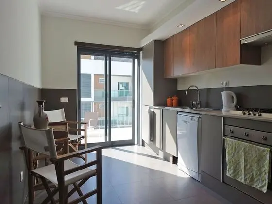 B04 - Luxury 2 bed with top terrace pool by DreamAlgarve - Mutfak