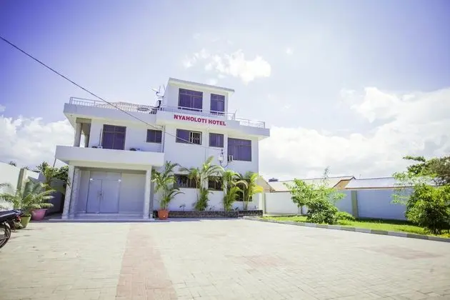 B10 Airport Lodge