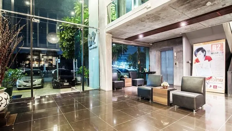 B2 Black Business & Budget Hotel - Lobi