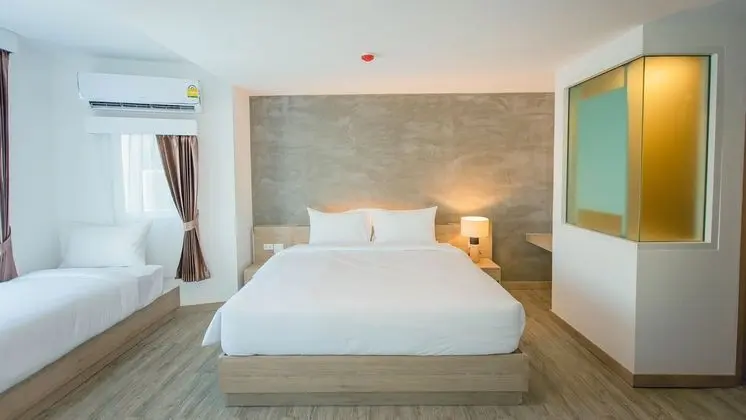 B2 NAKHONSAWAN PREMIER HOTEL