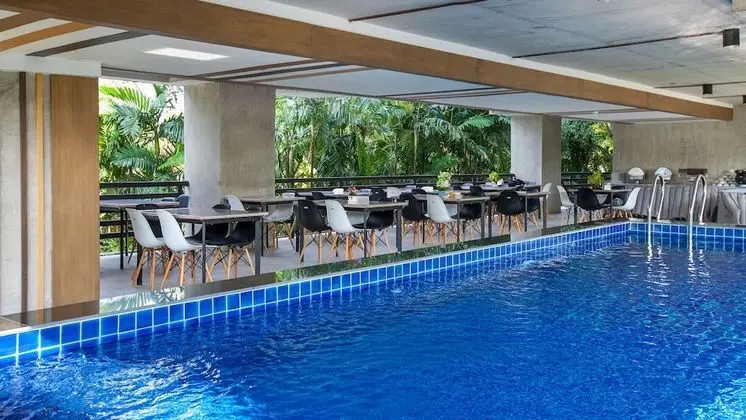 B2 Sea View Pattaya Boutique & Budget Hotel - Havuz